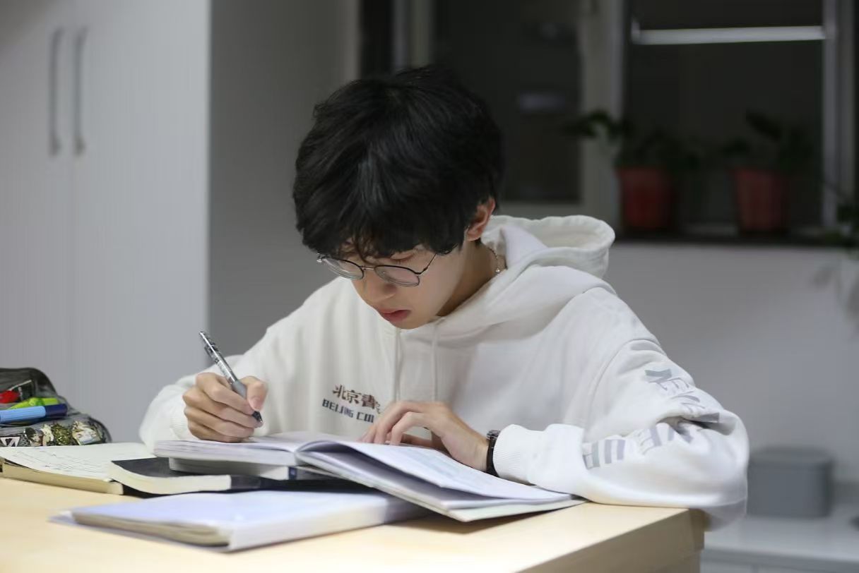 Hanwen Cui studying at a desk